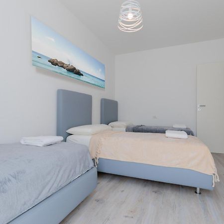 Wave Island! Luxury Resort A Jesolo - Piscina E Park Free! エクステリア 写真